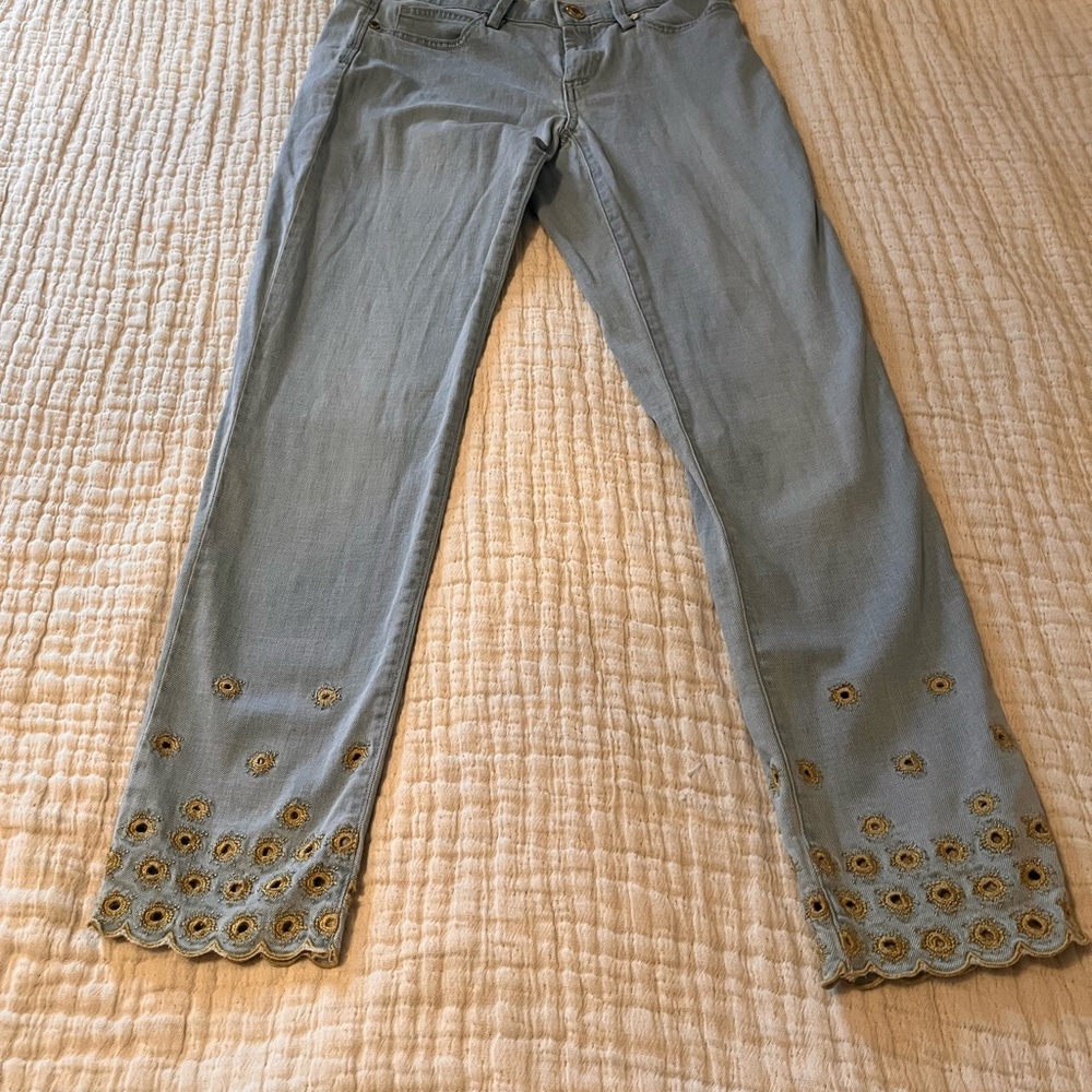 Lilly Pulitzer Light Blue Cropped Jeans with Gold Embroidery size 4